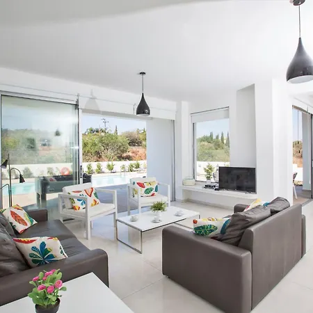 Neue Ferienvilla Fuer 10 Personen By Interhome * Protaras