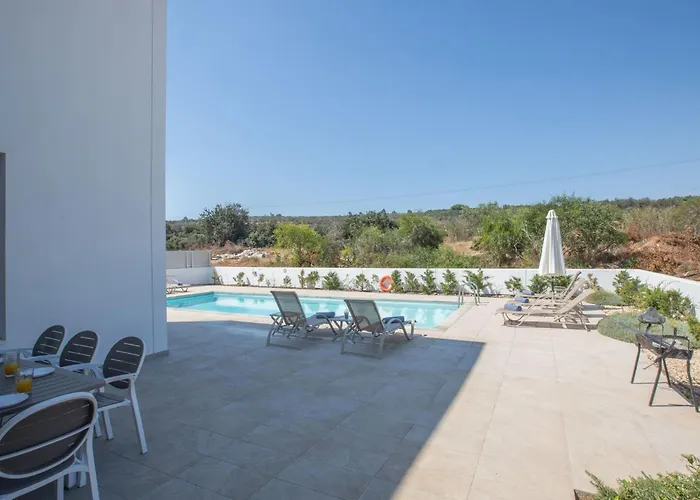 Semesterbostad Neue Ferienvilla Fuer 10 Personen By Interhome