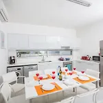 Neue Ferienvilla Fuer 10 Personen By Interhome Feriehus