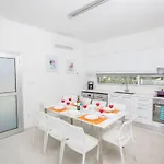 Neue Ferienvilla Fuer 10 Personen By Interhome Feriehus *
