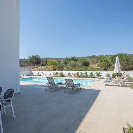 Feriehus Neue Ferienvilla Fuer 10 Personen By Interhome