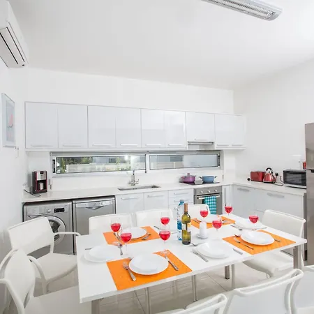 Neue Ferienvilla Fuer 10 Personen By Interhome 別荘