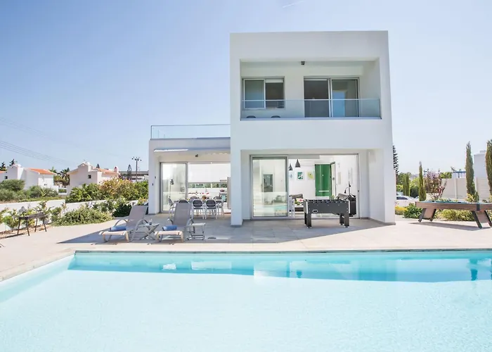 Feriehus Neue Ferienvilla Fuer 10 Personen By Interhome