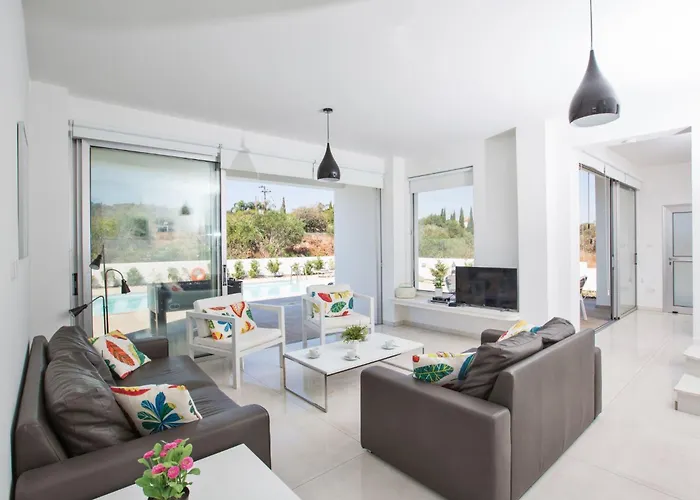 Neue Ferienvilla Fuer 10 Personen By Interhome * Protaras