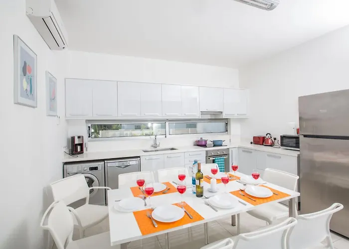 Neue Ferienvilla Fuer 10 Personen By Interhome Feriehus