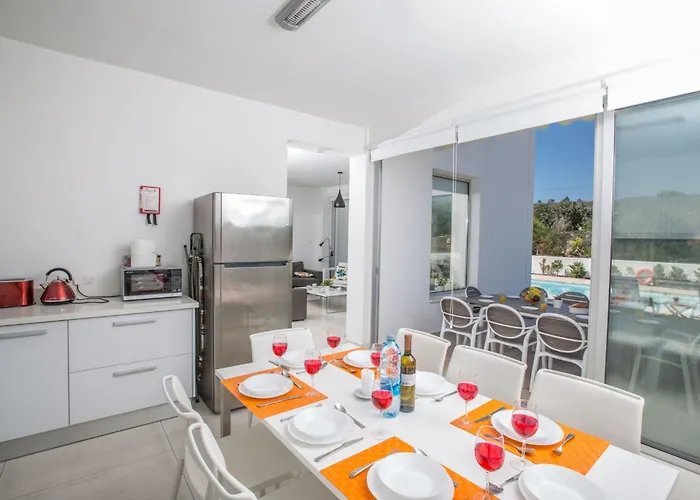 Neue Ferienvilla Fuer 10 Personen By Interhome Πρωταράς